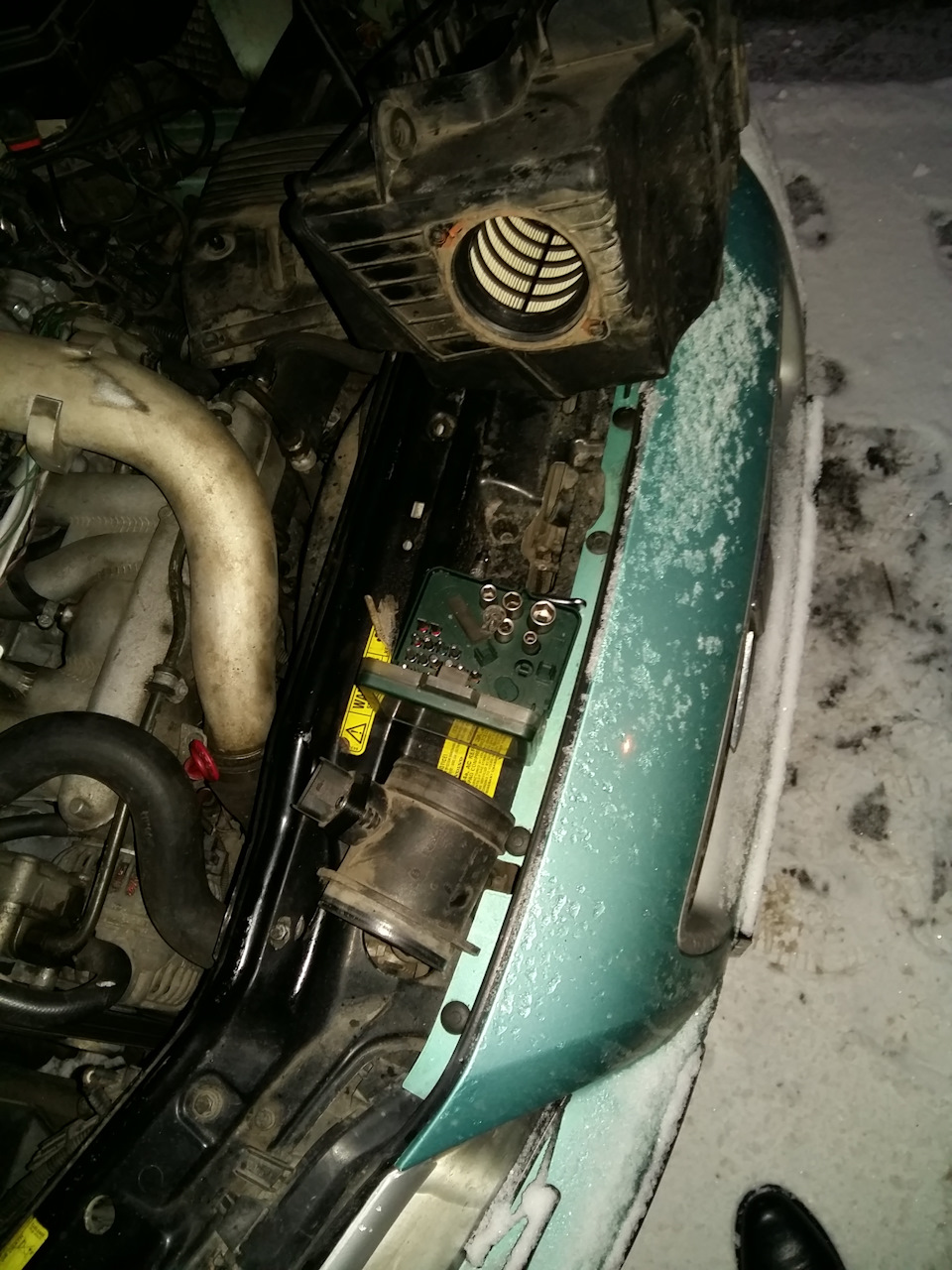 Извиняйте за срач в подкапотном, кругом грязно — Volvo V70 R (2G)