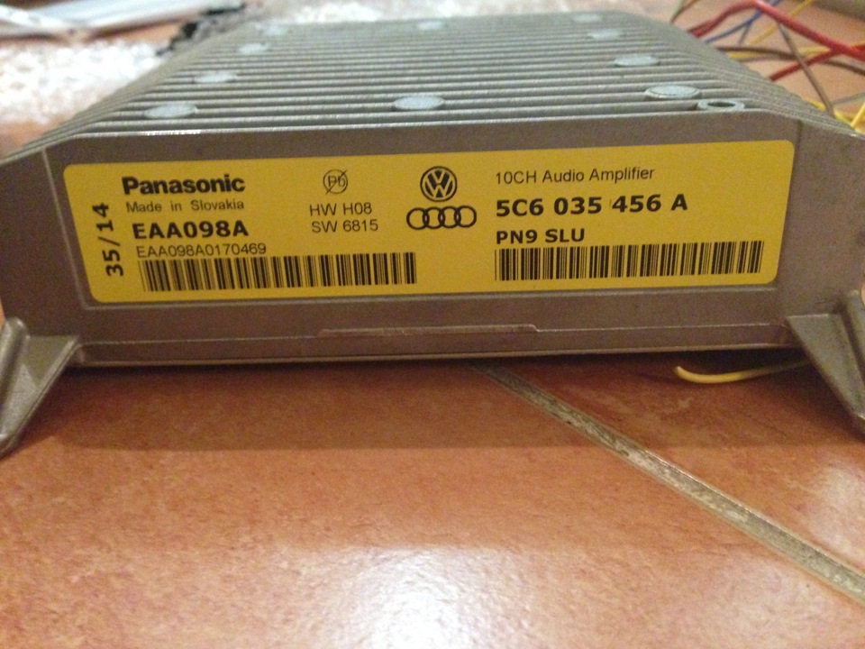 Усь — Volkswagen Jetta VI. Запчасти на фото: 5Q6035456