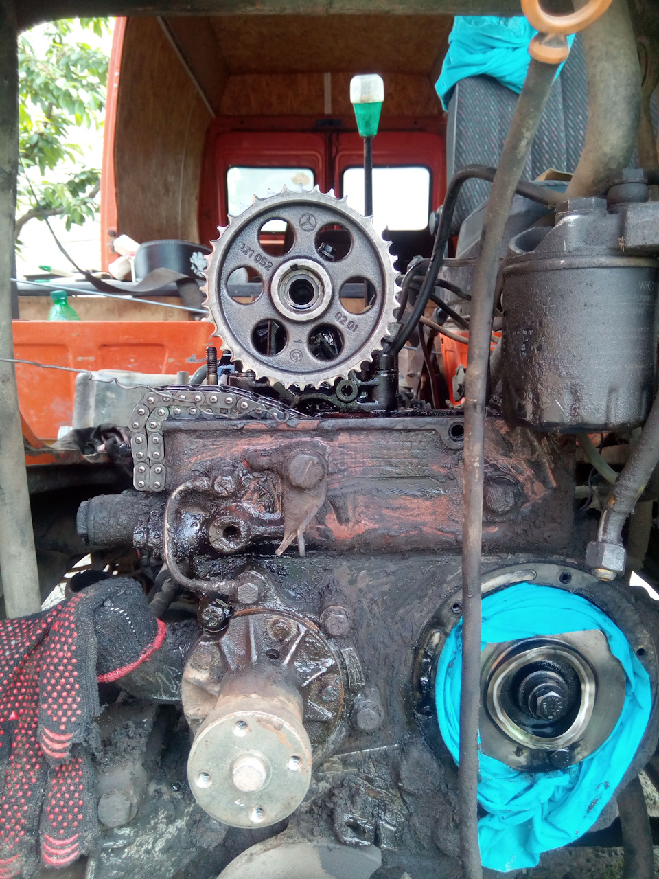 не могу ключом провернуть коленвал — Mercedes-Benz T1, 2,4 л, 1982 года ...