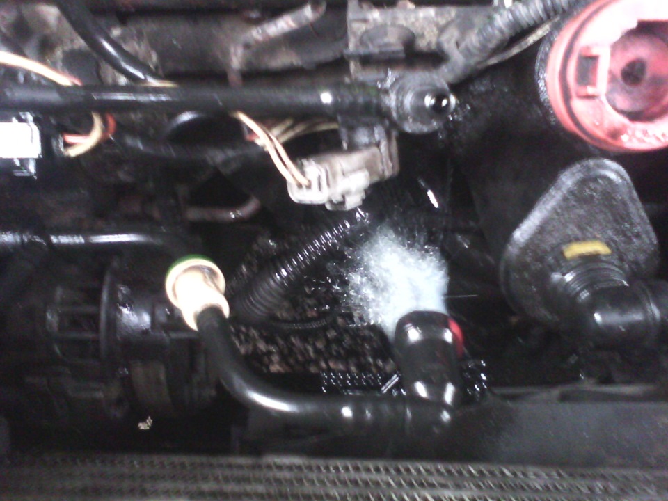 при включении зажигания топливо подается в обратку. — Renault Trafic ...