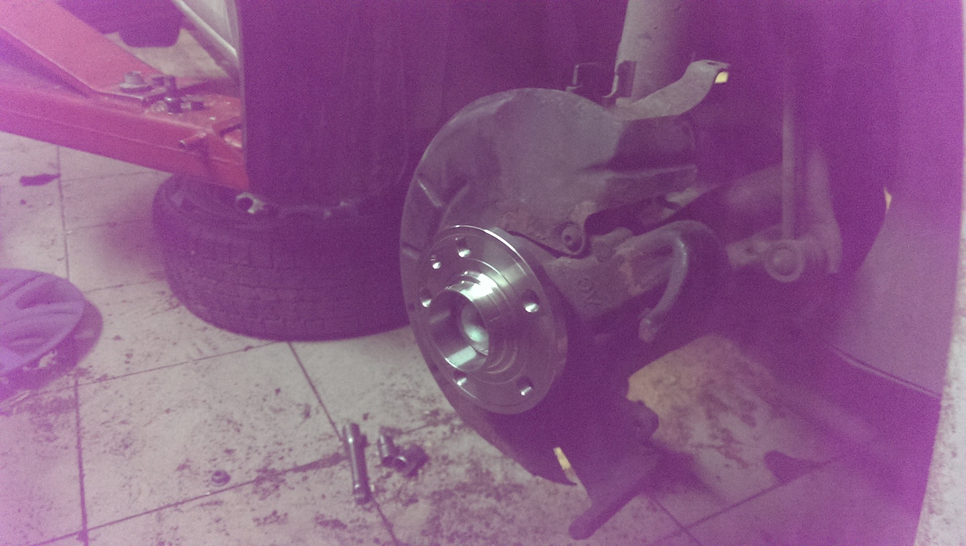 Замена правой передней ступицы и ручка багажника — Skoda Fabia Combi ...