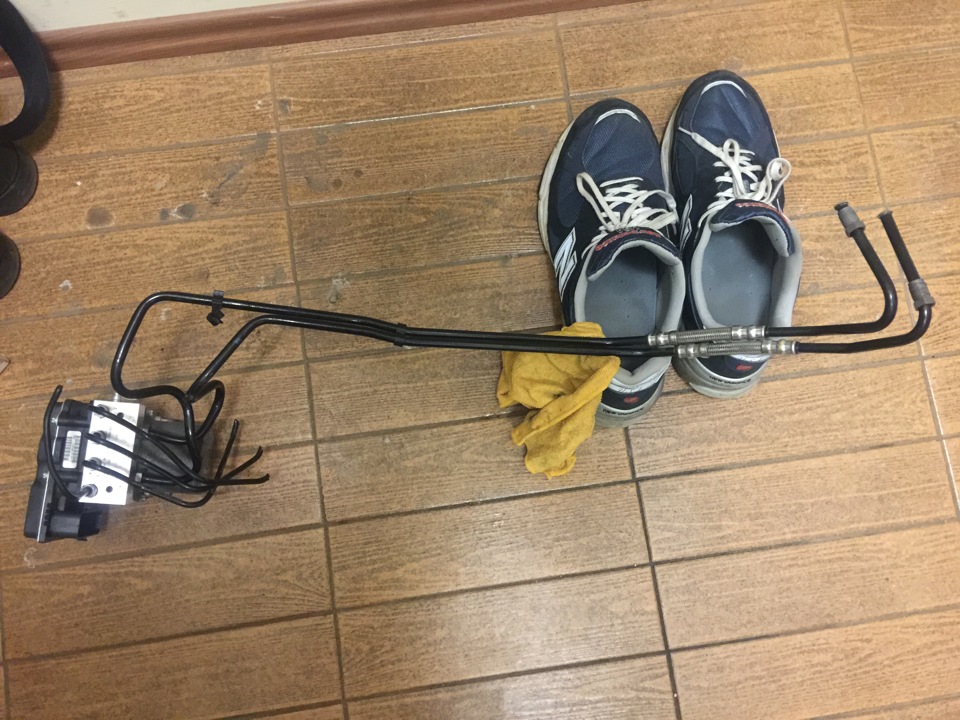 Сам блок ЕСП с трубками — Peugeot 308 (1G)