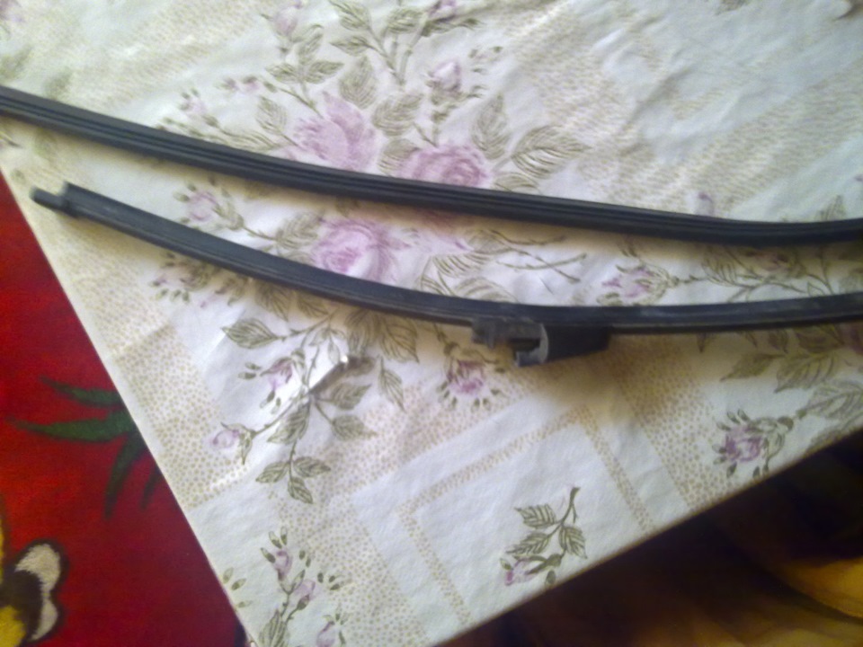 Замена резинок щеток стеклоочистителя — Skoda Fabia Mk2, 1,2 л, 2007 ...