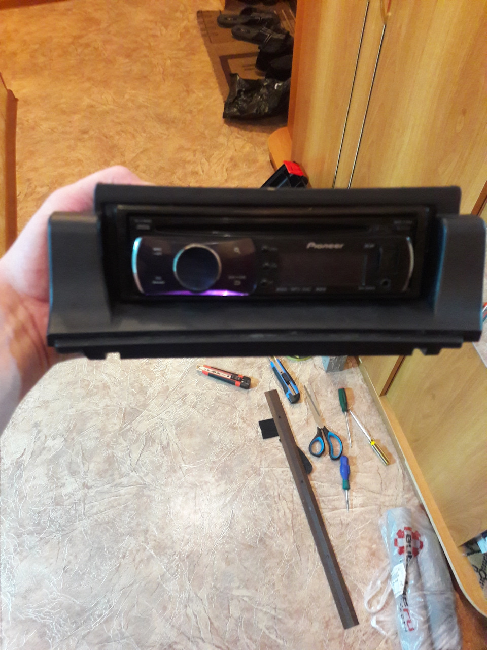 Демонтаж 2 дин магнитолы установка штатной и 1 дин — Mitsubishi Galant ...