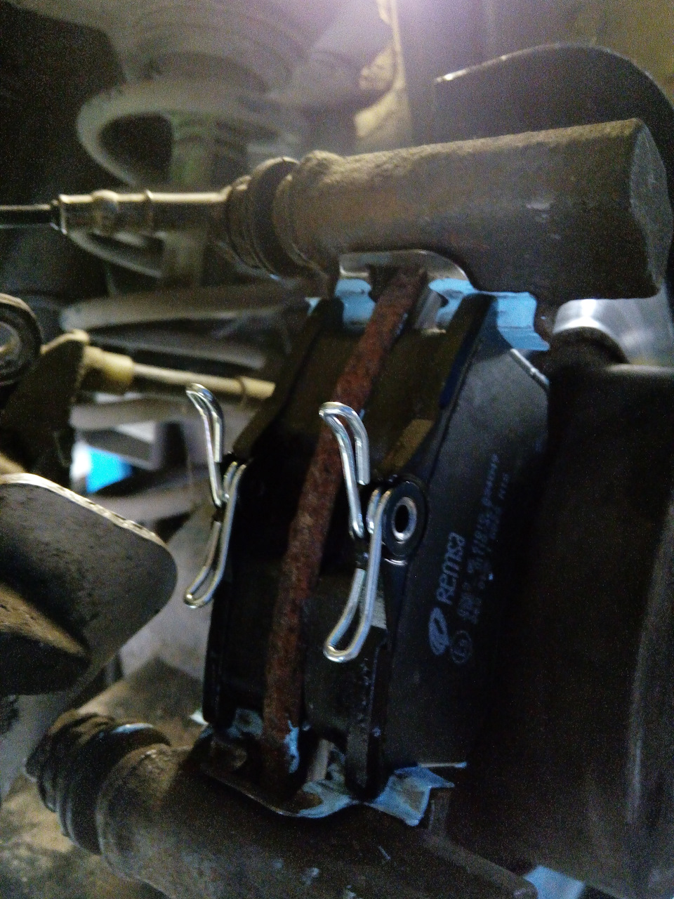 Посадочные места колодок смазал смазкой. — Renault Megane II