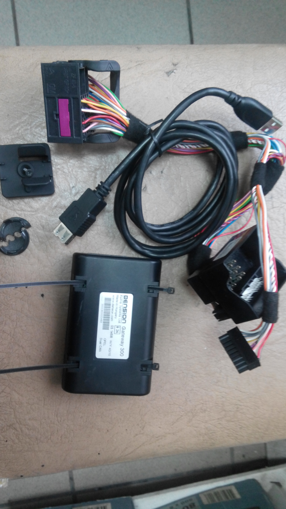 USB адаптер Dension Gateway 300. продан — Opel Corsa D