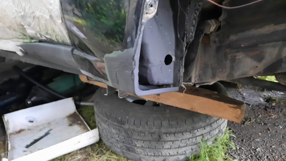 Прикинуто на место. Обработано кислотником и закрыто акриловым грунтом. — Toyota Land Cruiser 100