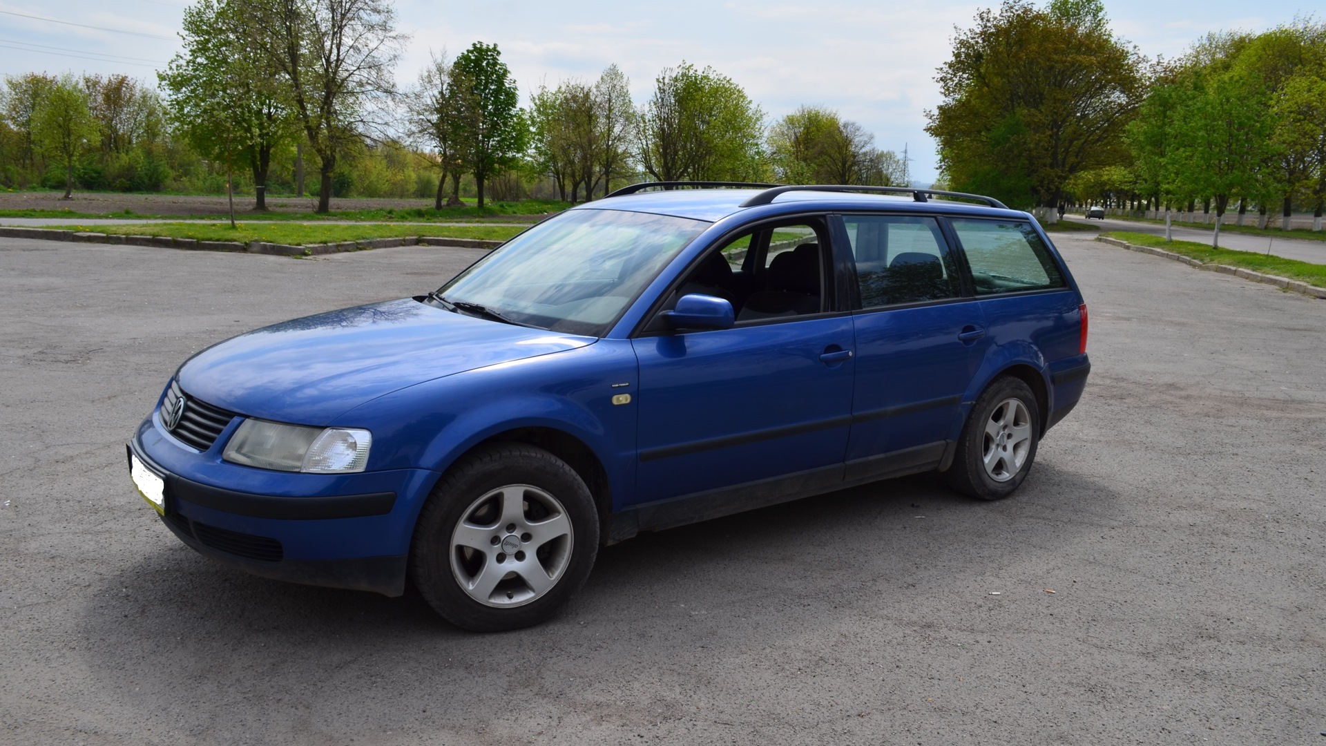 Куплю б у пассат б5. Volkswagen Passat b5 1999 универсал. Пассат б5 универсал синий. Пассат б5 универсал 2001г. VW Passat b5 универсал синий.
