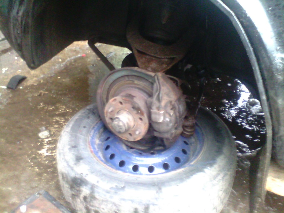 прокачка тормозов + зимняя резина — Lada 2106, 1,3 л, 1991 года ...