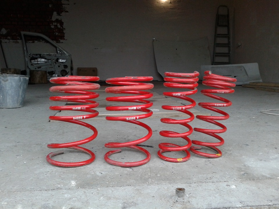 Пружина vag арт. St130039r пружина. H r 90. Клаксон пружины -70. Пружина h&r 28959-2.