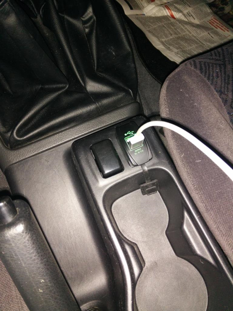 usb вместо заглушки подогрева сидений — Opel Frontera B, 2,2 л, 1999 ...