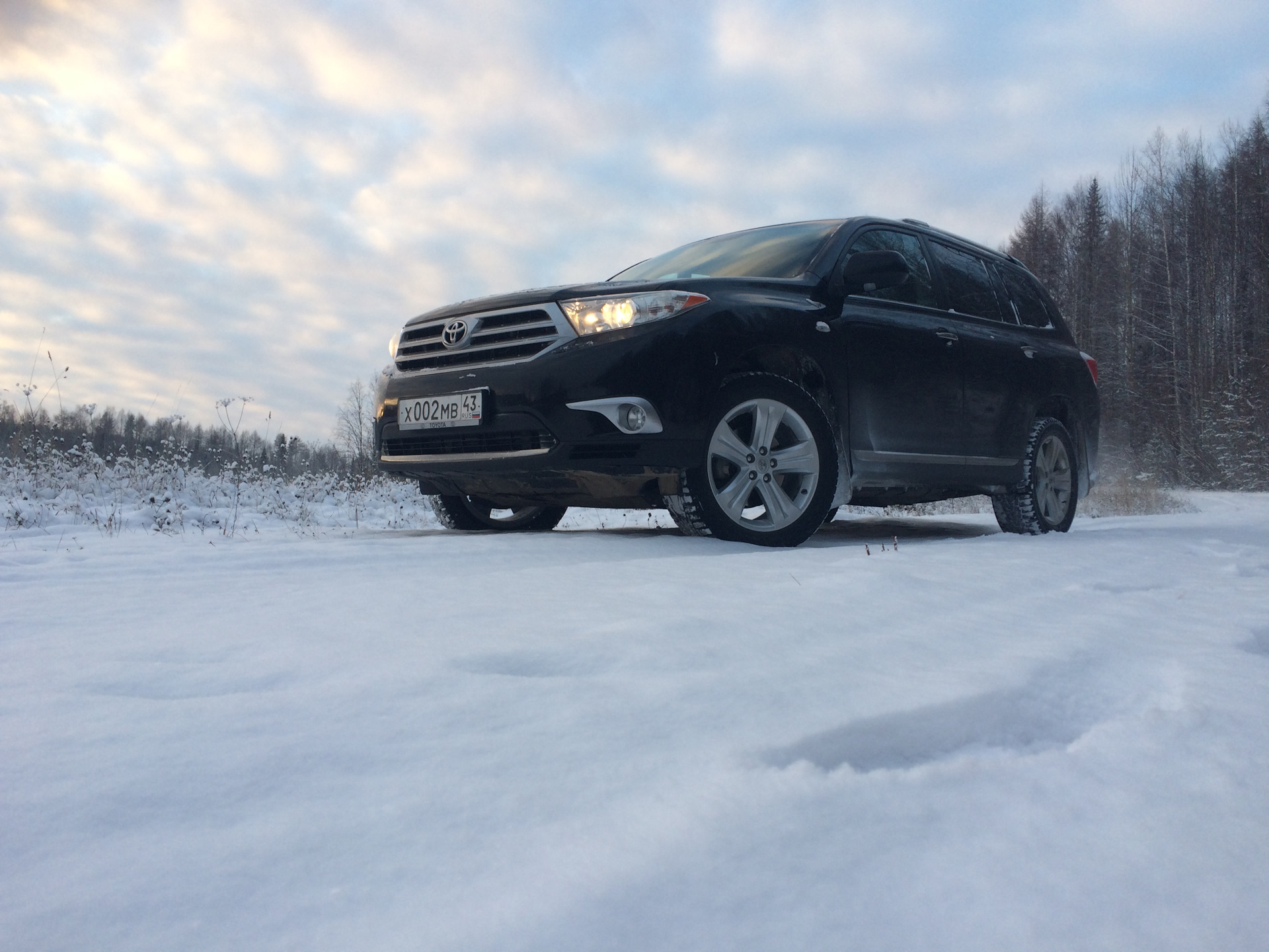 Toyota Highlander 2011 горах