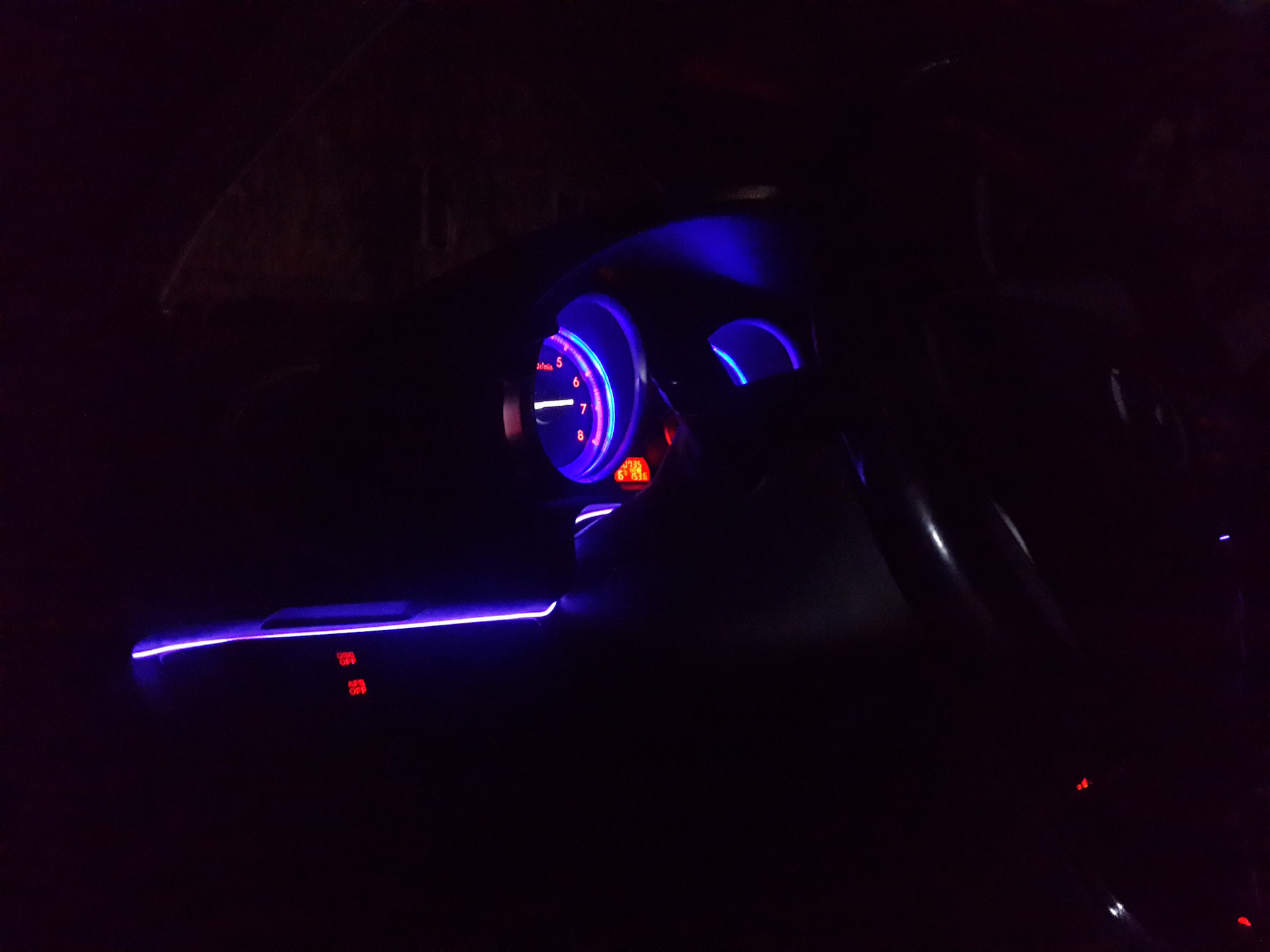 Подсветить 6. Неоновая подсветка Мазда cx7. Мазда сх30 подсветка салона. Подсветка Mazda CX 5. Контурная подсветка Mazda CX-5.