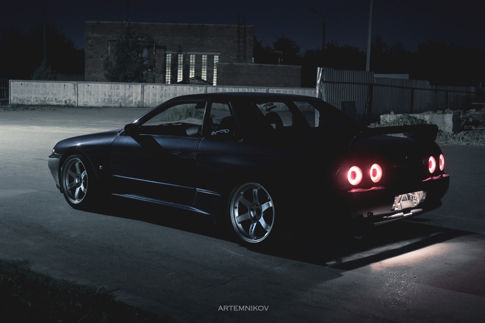 Nissan Skyline r32 ночью