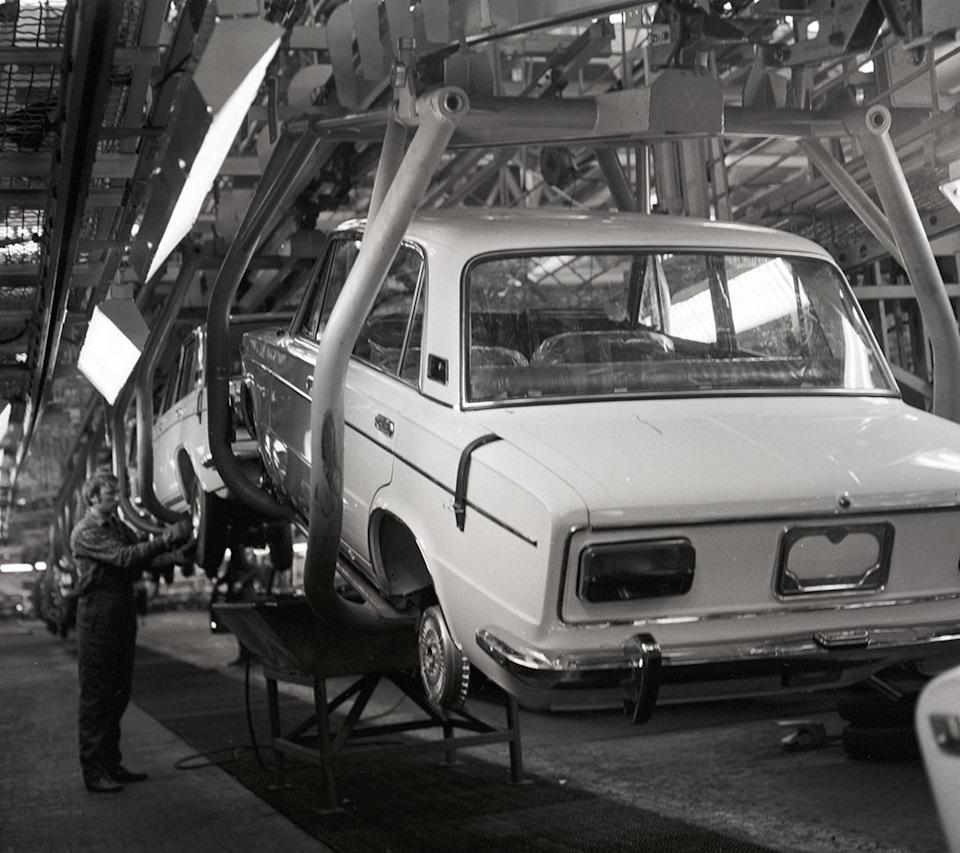 СССР — Подборка фотографий ВАЗ 2103 в производстве — Lada 21031, 1,5 л,  1975 года | фотография | DRIVE2