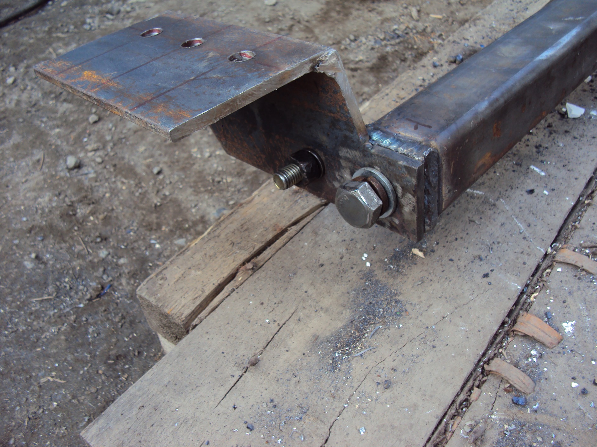 Как сделать прицепное устройство. Как сделать прицепное устройство. Как сделать прицепное устройство. Фаркоп для прицепа. Сцепка из крестовины газ 53 на мотоблок.