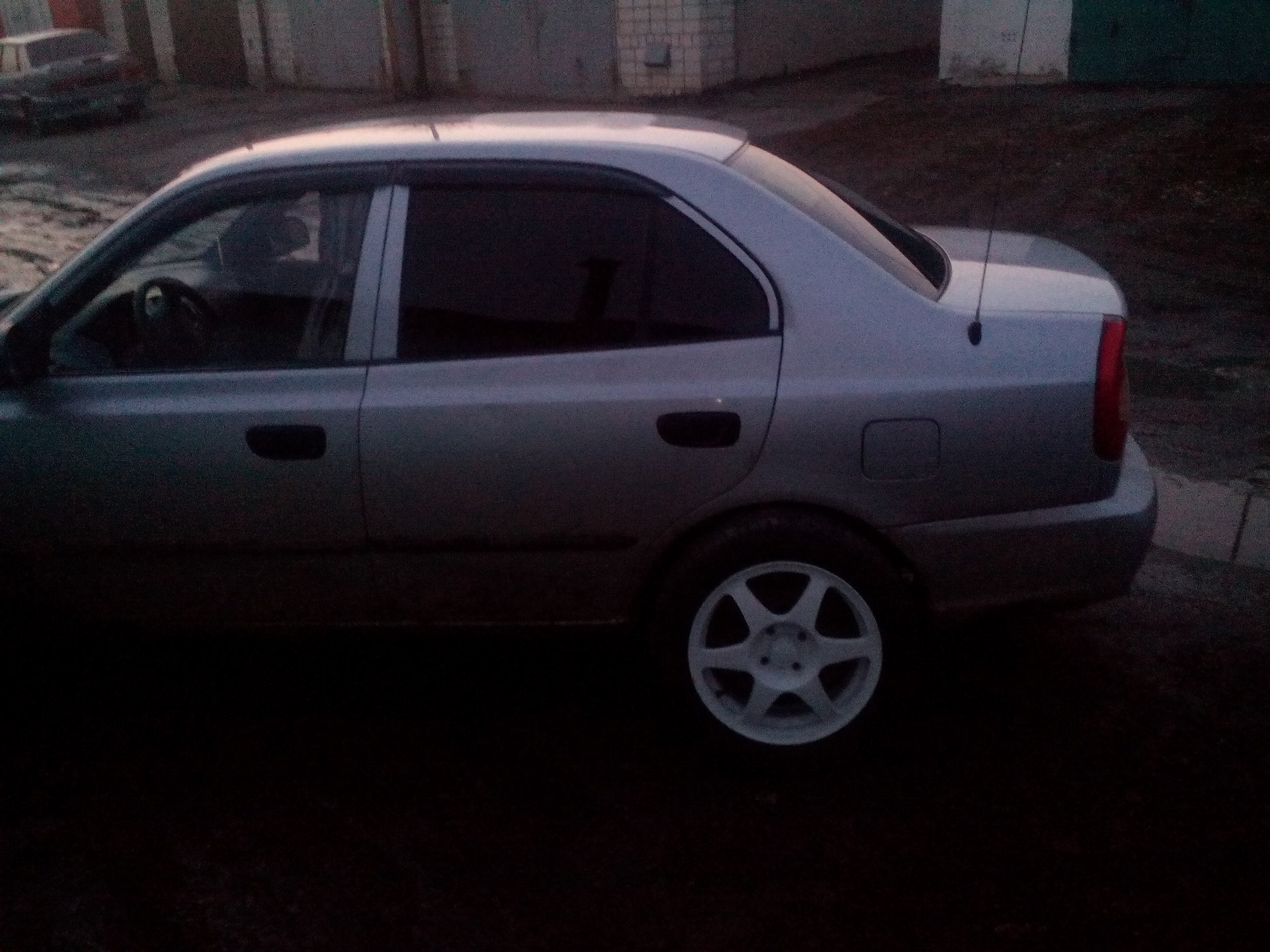 Белые на сером?! — Hyundai Accent (2G), 1,5 л, 2006 года | колёсные ...