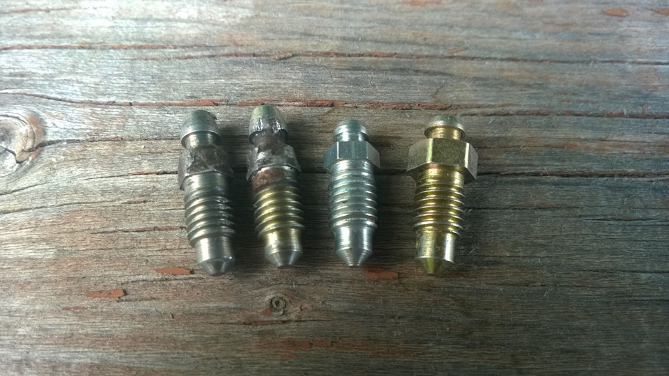 Замена прокачных штуцеров — LADA 21093i, 2003 года | плановое ТО | DRIVE2