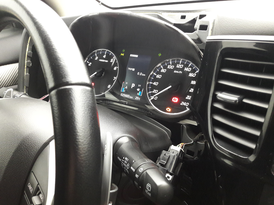 Начали моргать поворотники, значит все заработало! — Mitsubishi Outlander (3G)