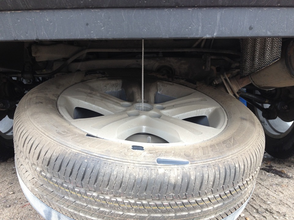 Запаска на Ларгус на дверь - кронштейн крепления для колеса на заднюю дверцу