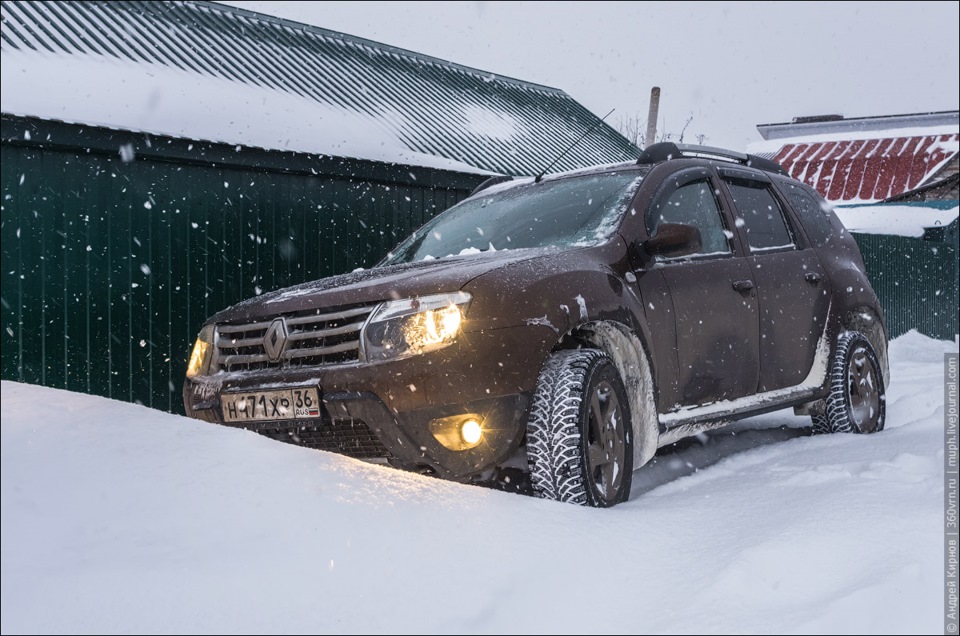 Рено дастер вид снизу. Рено дастер скрежет. Рено дастер скрип при повороте руля влево. Renault duster коричневый орех. Дастер скрежет впереди справа.