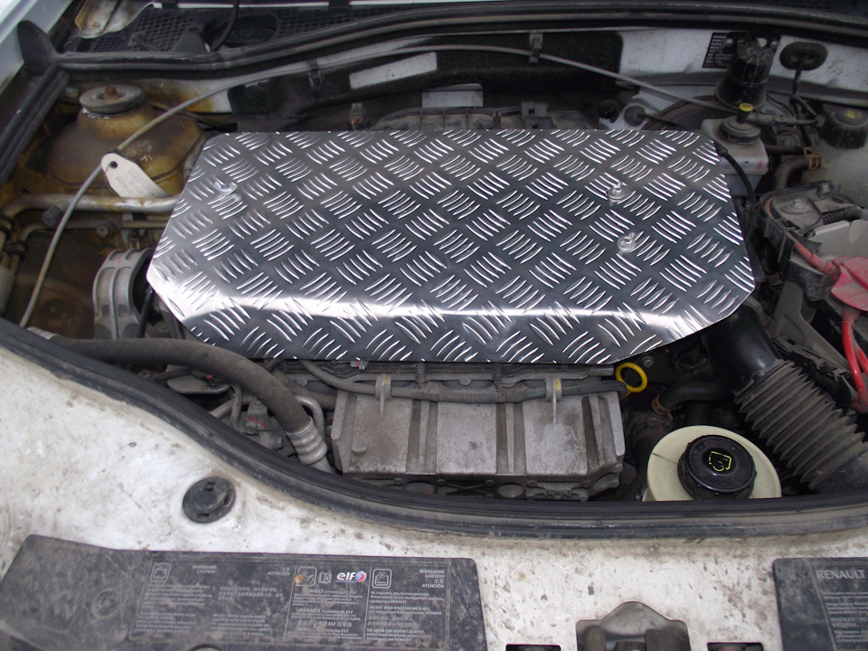 декоративная крышка на двигатель — Renault Duster (1G), 1,6 л, 2013 ...