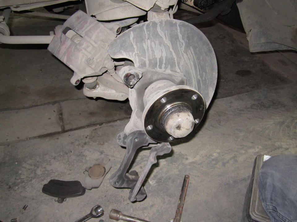 Замена тормозных дисков и колодок — ГАЗ 2410, 2,3 л, 1989 года ...