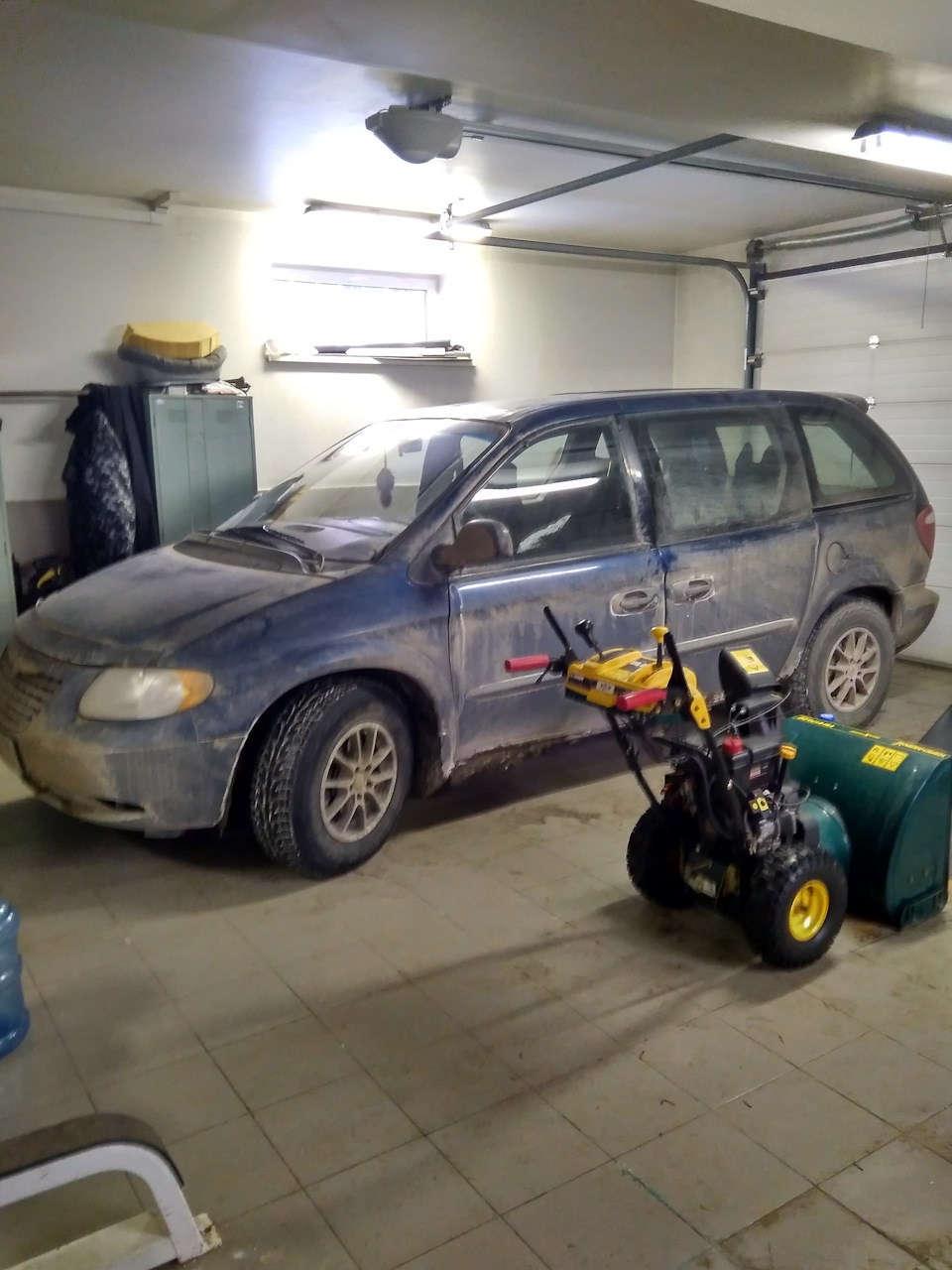 Задний рабочий тормозной цилиндр. — Chrysler Voyager (4G), 2,4 л, 2001 ...