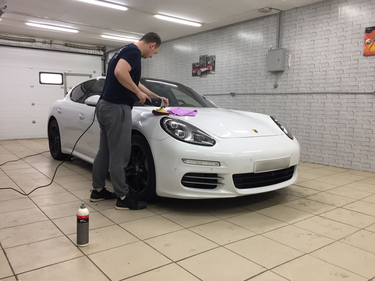 Детейлинг москва. Panamera Porsche детейлинг. Сантек детейлинг. Порше Панамера на мойке. Пор Панамера в автомойка.