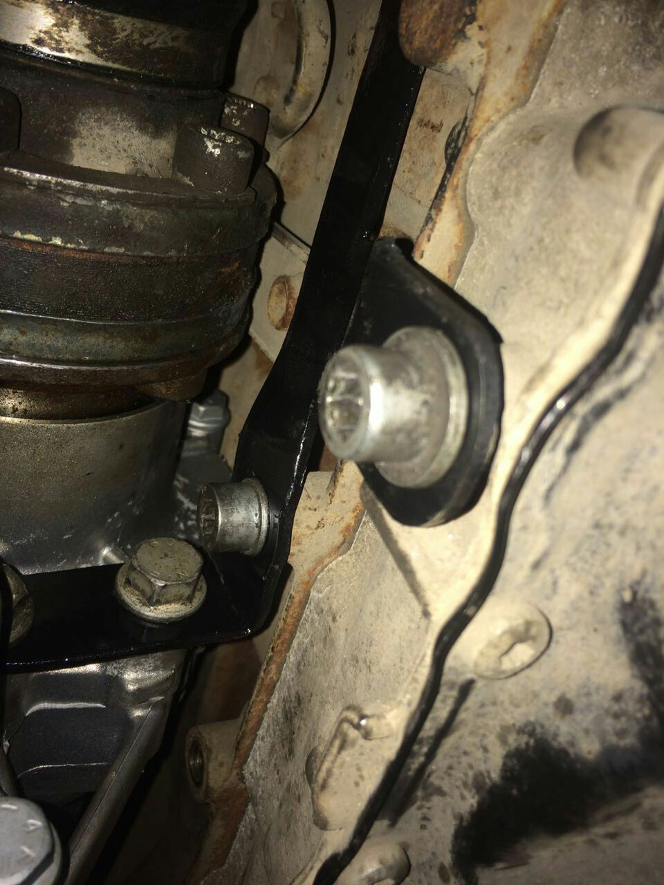 Крепление раздатки — Skoda Superb Combi (Mk2), 2 л, 2011 года | тюнинг ...