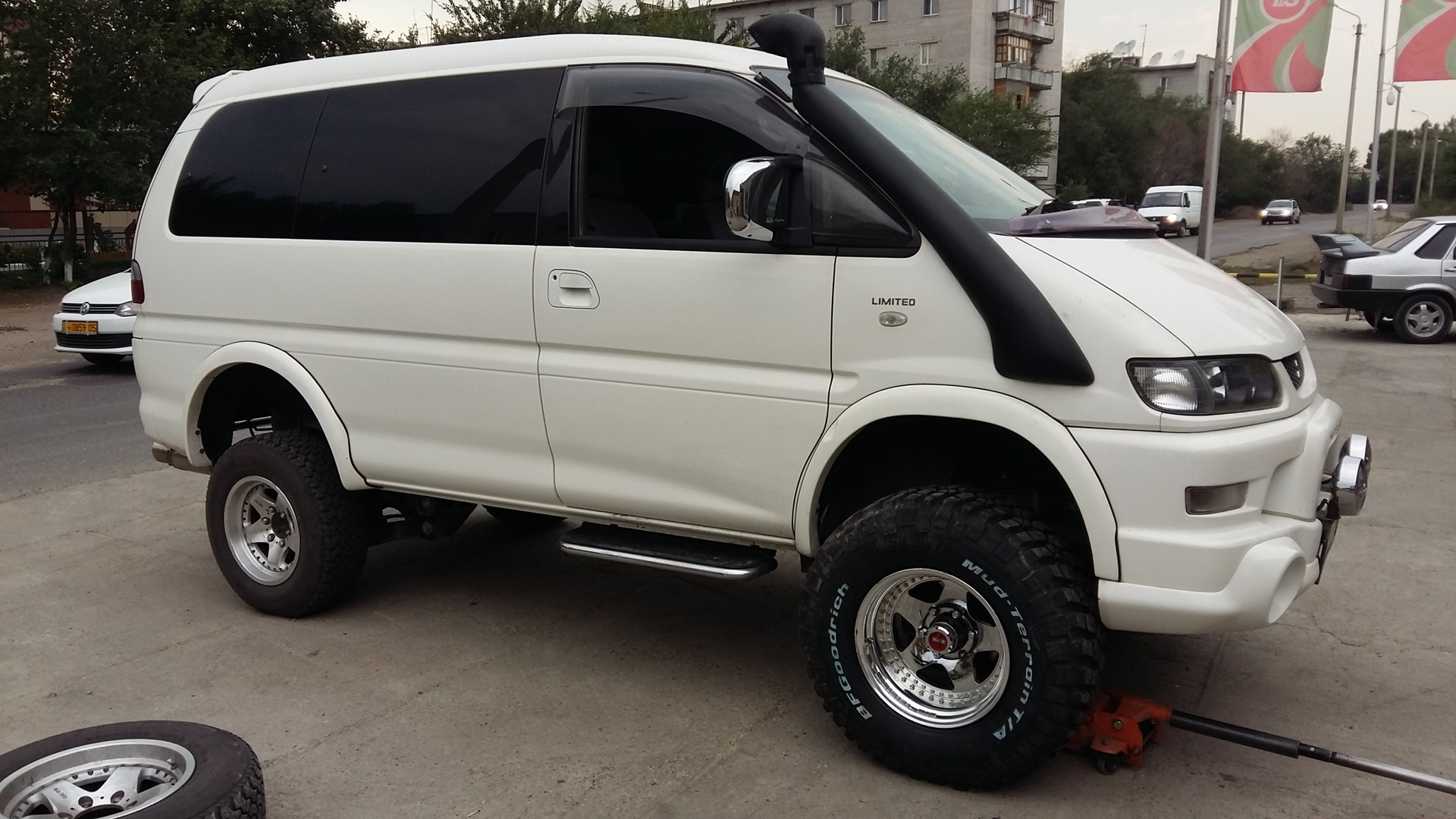 Delica 2023. Mitsubishi Delica 4x4. Мицубиси Делика д5 2014. Делика 2023. Лифт 4 дюйма Митсубиси Делика.