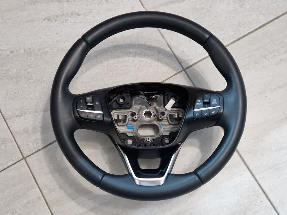 Руль Фокус 3 (Куга2) круиз с Lim без обогрева на Ford Focus Hatchback III, Ford Focus Sedan III, Ford Focus Wagon III, Ford Kuga (2G). Б/у | 10 000 ₽ в городе Москва | DRIVE2