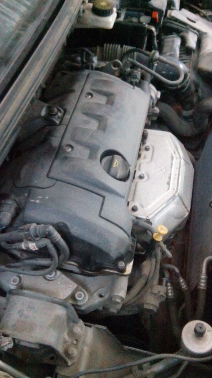 Прокладка клапанной крышки. Замена — Citroen C4 (2G), 1,6 л, 2011 года ...