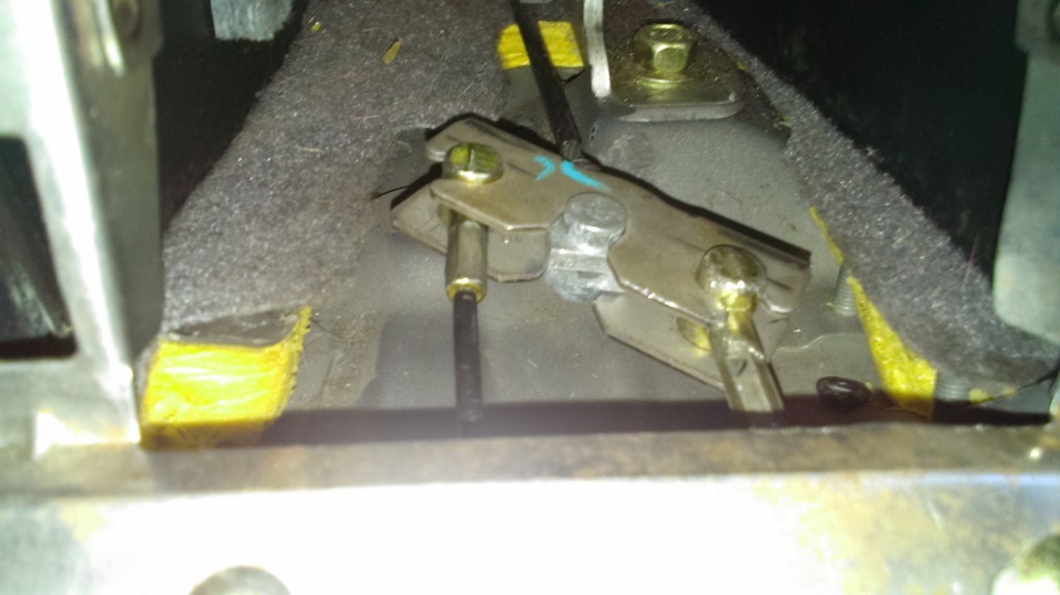 Ручной тормоз(Нужна помощь) — Nissan Almera II (N16), 1,5 л, 2003 года ...