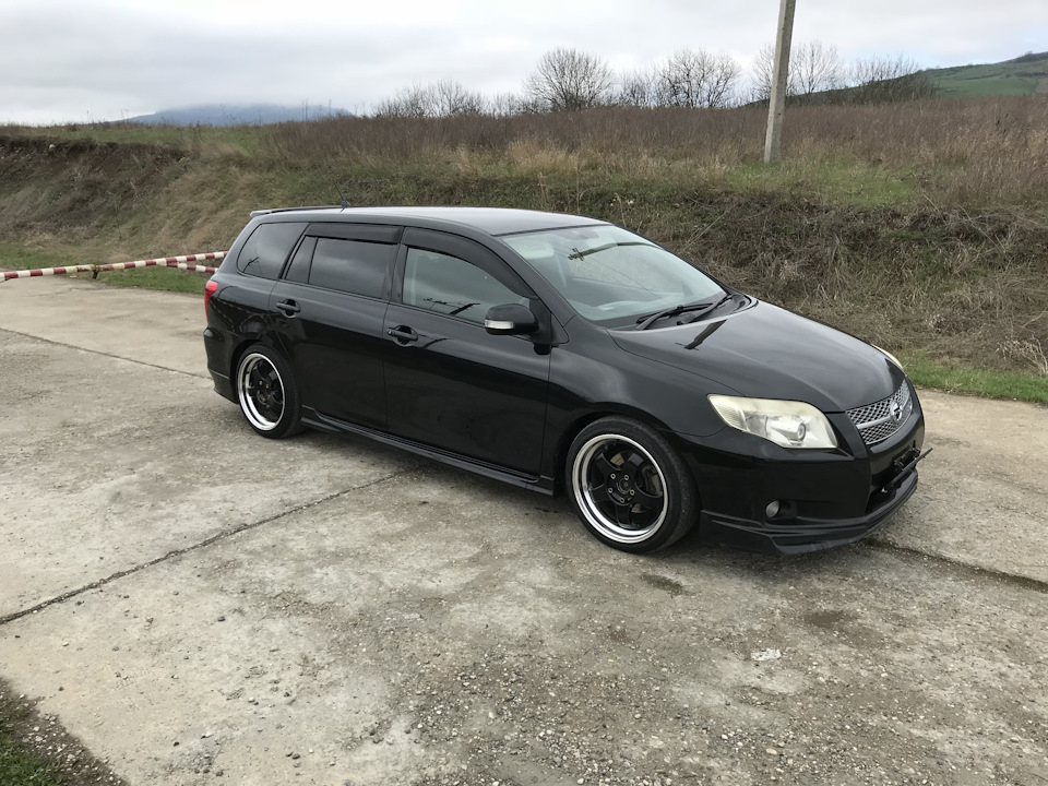 Toyota Corolla Fielder 2013 stance