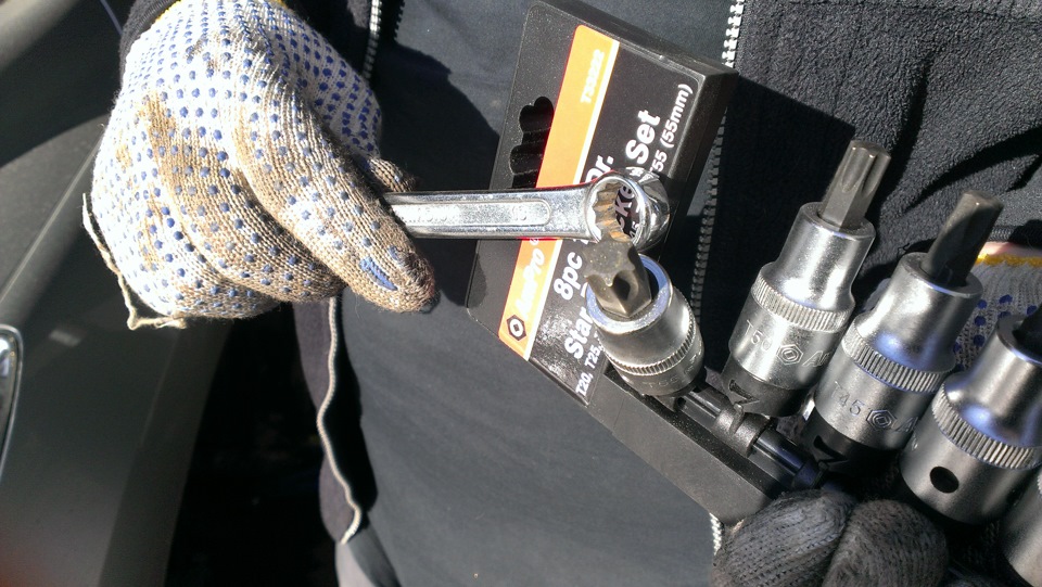 Нельзя так просто взять и поменять тормозные диски на Пежо ...