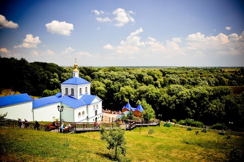 Коренная пустынь. Коренная пустынь летом. Коренная пустынь Великая Отечественная война. Коренная пустынь Курская область фото летом. Дуб в коренной пустыни.