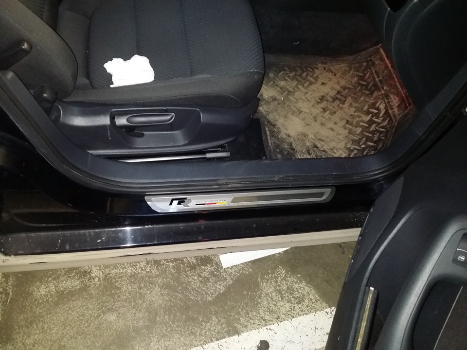 Накладки в дверные проемы установка — Volkswagen Jetta VI, 1,4 л, 2013 ...