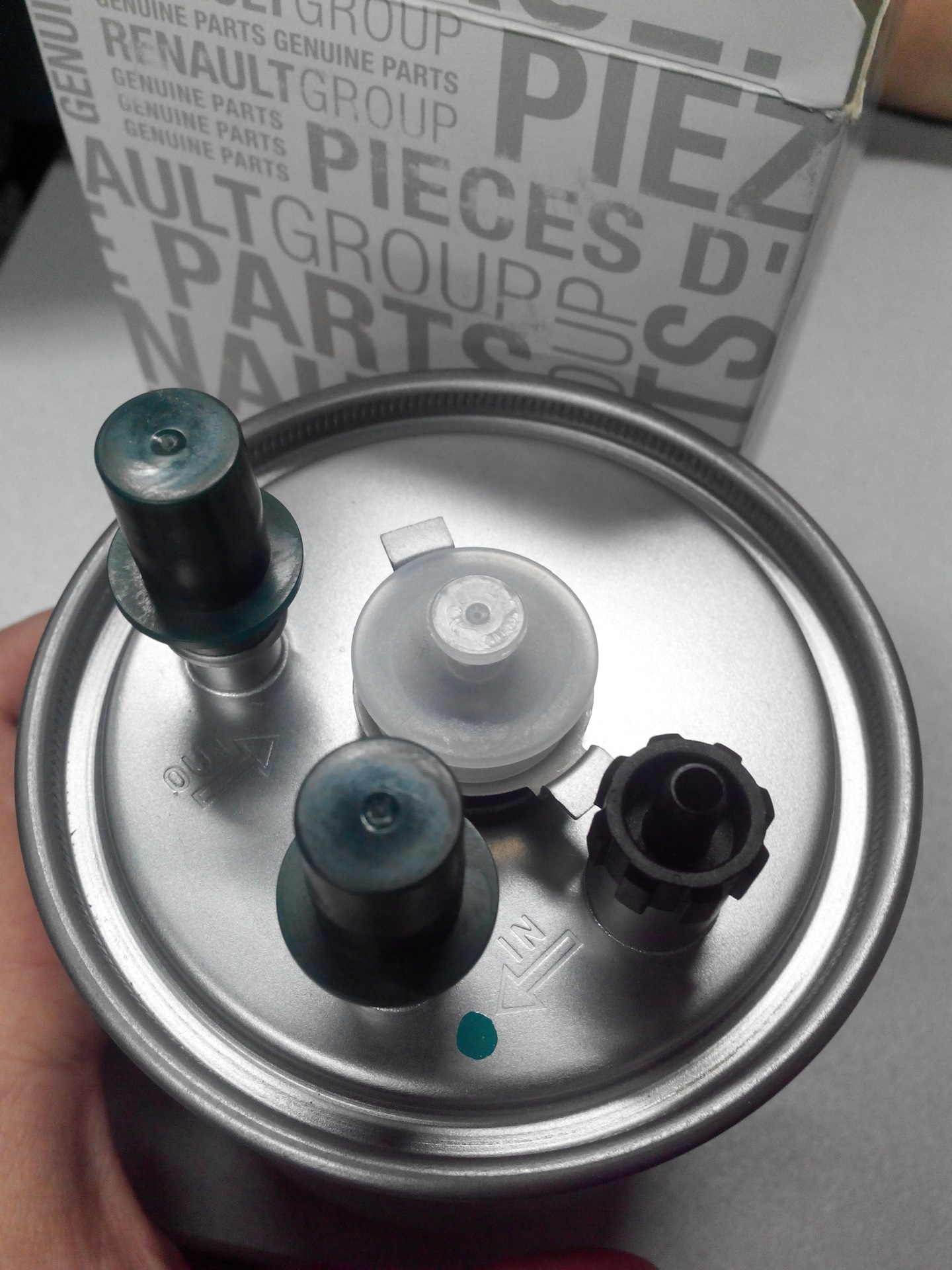 Фильтр салона рено кангу 1. Корпус топливного фильтра рено канго 1. Рено кангу воздушный фильтр. Топливный фильтр рено кангу 2 бензин 1. Устройствотопливный фильтр рено канго 1,9.