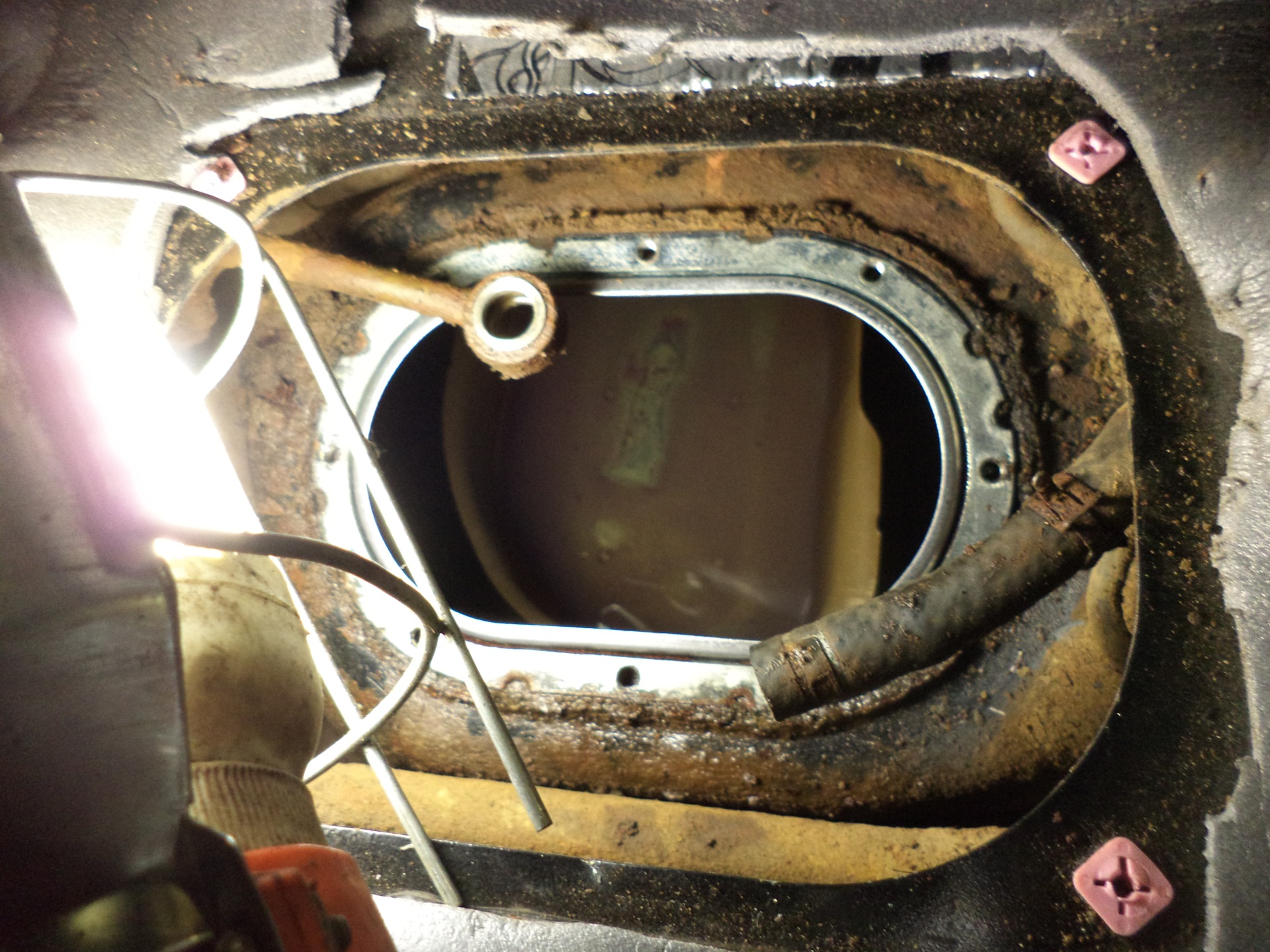 Тойота рав 4 замена бака. Топливный фильтр тойота рав 4. Тойота рав 4 замена бака. Бак рав 4 2014 года. Бак тойота рав 4.