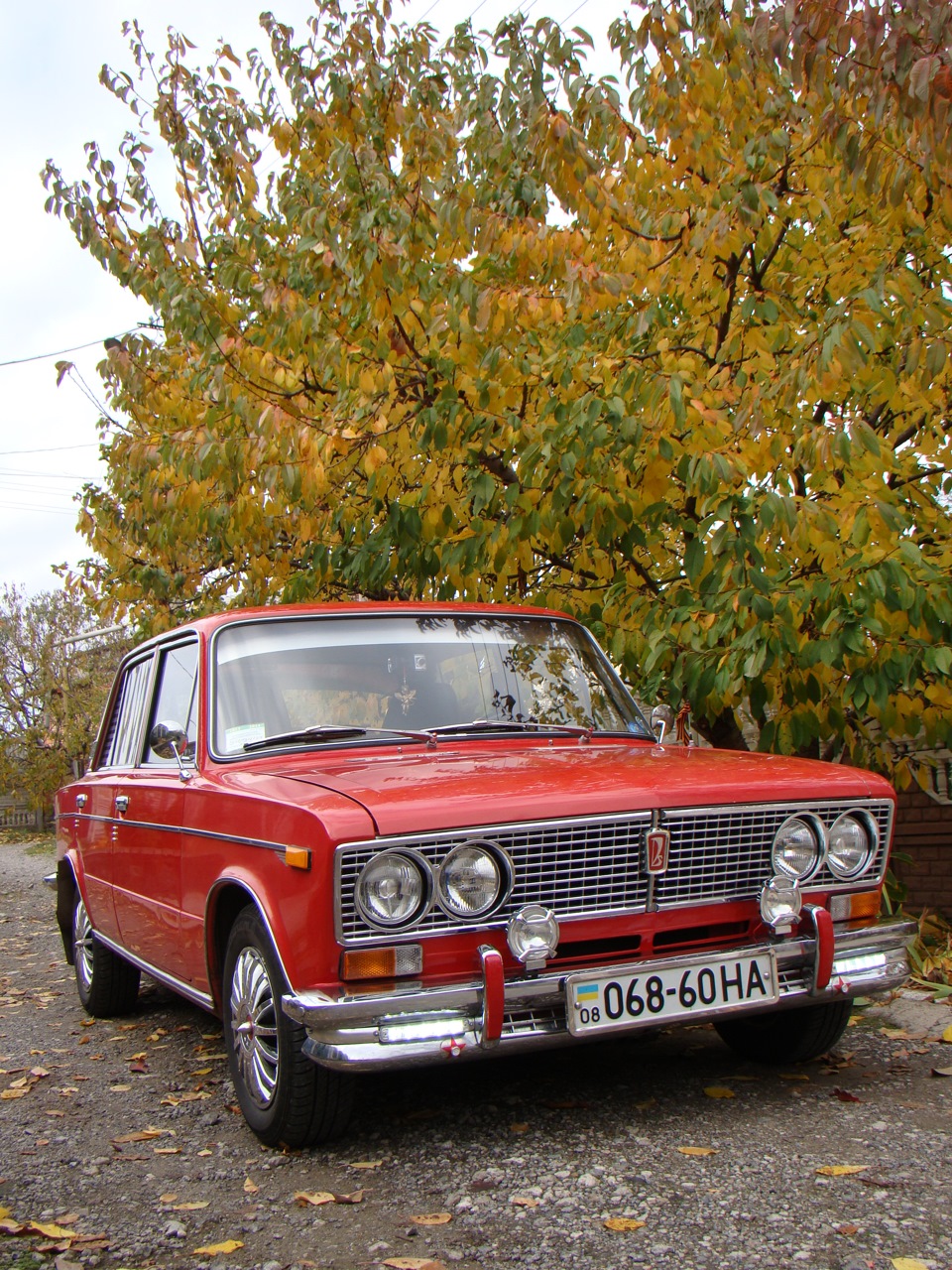 Этюд в красно-желтых тонах — Lada 2103, 1,5 л, 1978 года | фотография |  DRIVE2