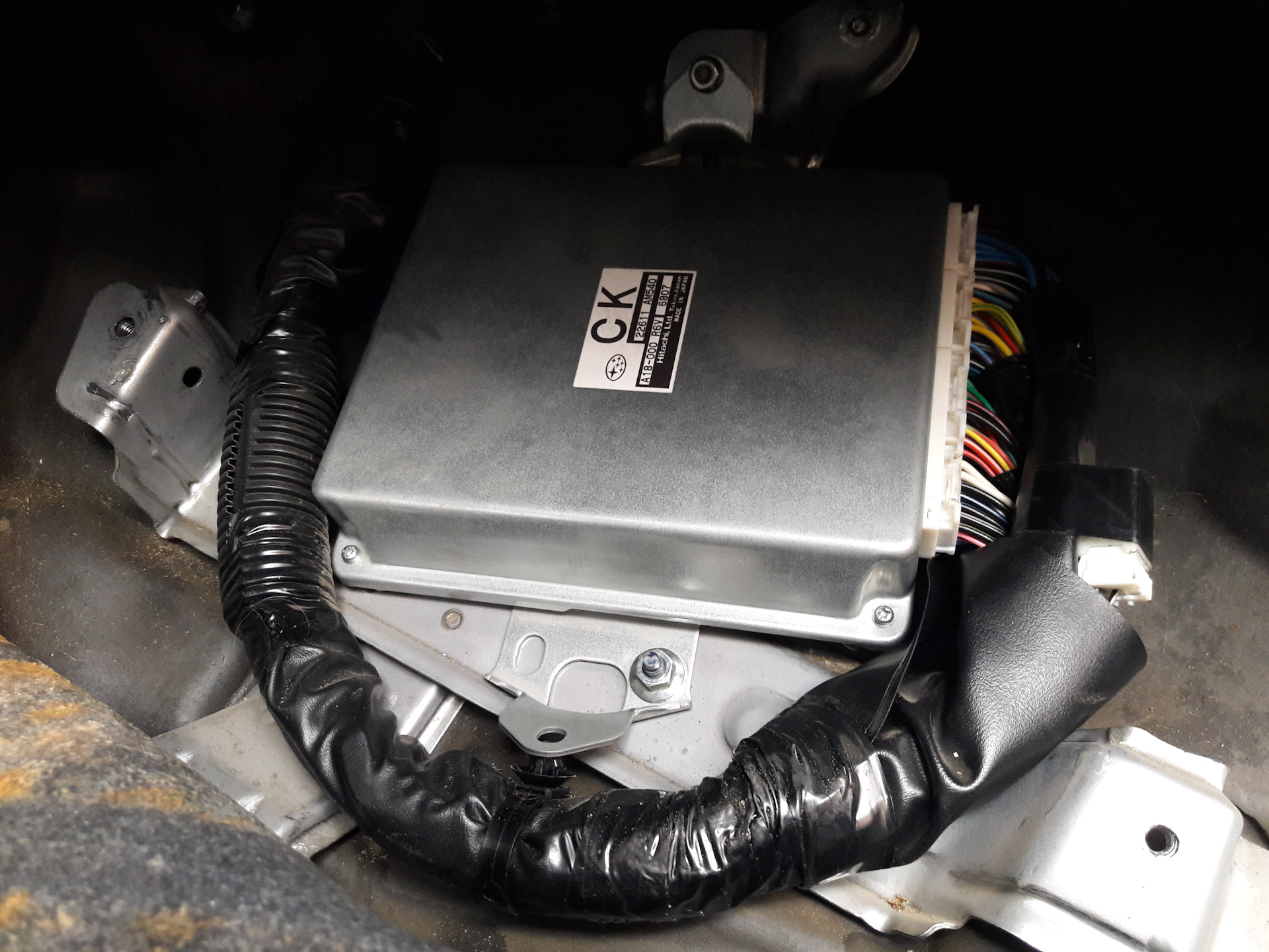 Где находится блок ecu Впайка чипа памяти иммобилайзера в блок ECU от EJ204 - Subaru Impreza (GD, GG), 