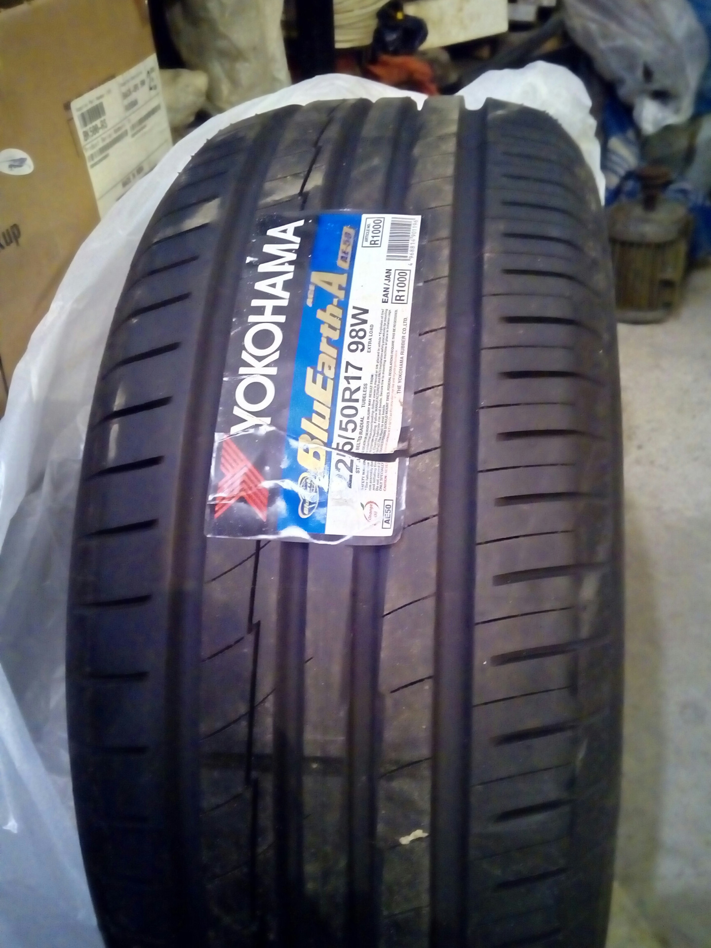 Шины йокогама блю арт. Yokohama ae50 225/45 r17. Yokohama BLUEARTH ae50. Шины Йокогама Блю Earth. Yokohama 205/55/16 лето Blue Earth-a.