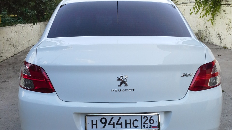 Peugeot 301 Белый Лев