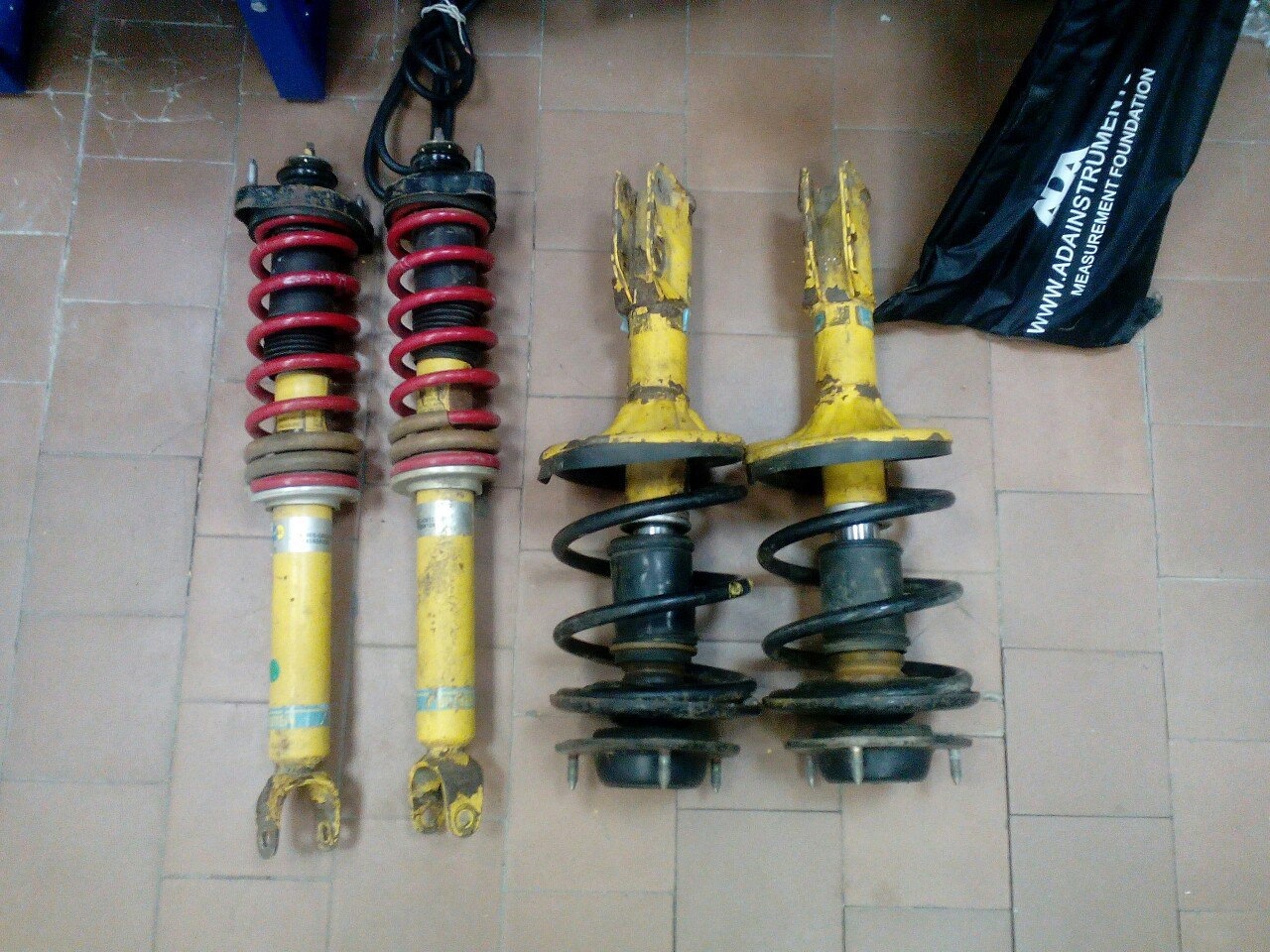 Стойки лансер. Стойки Lancer 10 BILSTEIN. Стойка Бильштайн Митсубиси Лансер Эволюшн 5. Стойки Бильштайн Лансер 10. Стойки на Лансер 9 Эволюшн спорт.