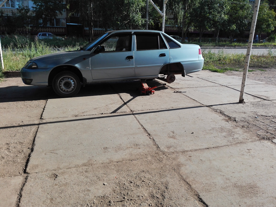 Боковой прокол шины Нексии — Daewoo Nexia (N150), 1,5 л, 2012 года ...