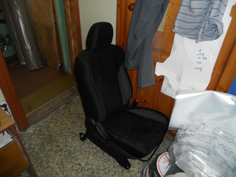 Обтяжка сидений экокожей! — Mitsubishi Outlander XL, 2,4 л, 2008 года ...