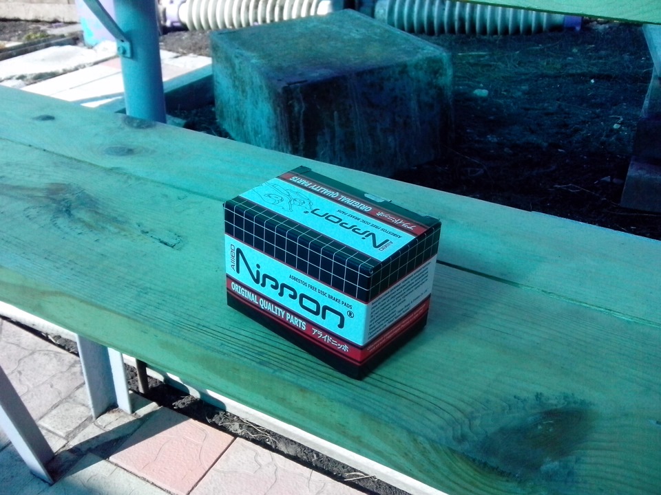 Замена передних тормозных колодок. — Lada Калина 2 хэтчбек, 1,6 л, 2013 ...