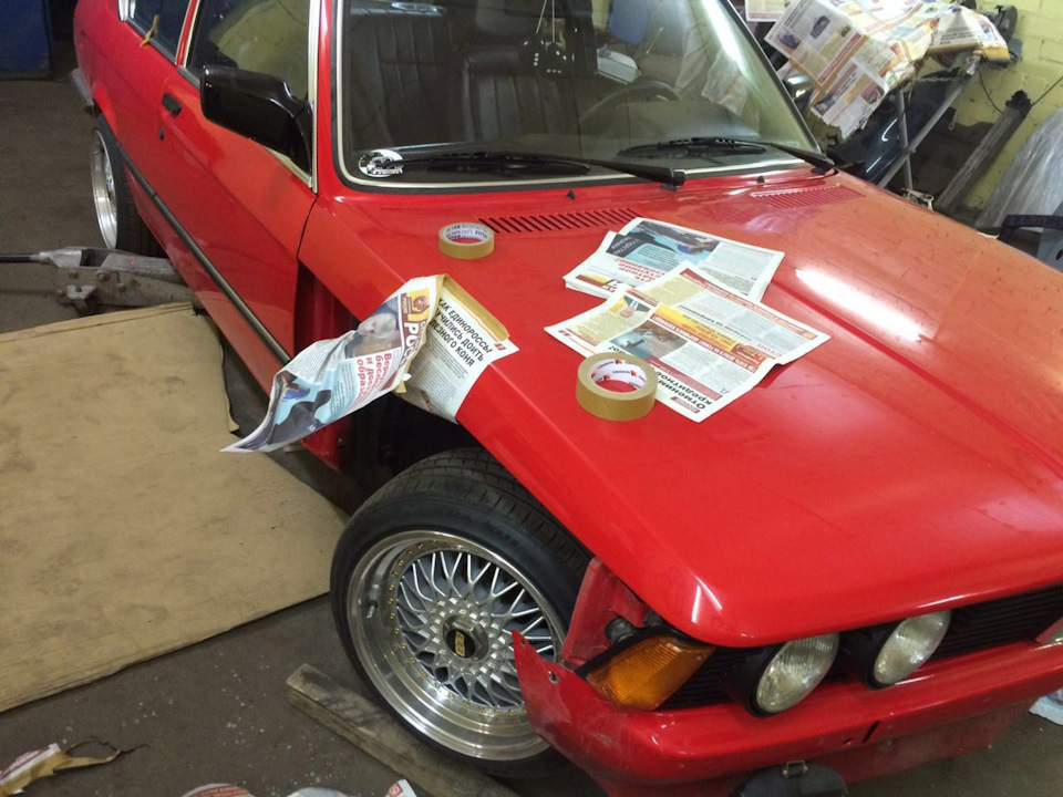 Красим губу BBS, зацепил камень похоже(((( и правим ребро крыло/порог ...