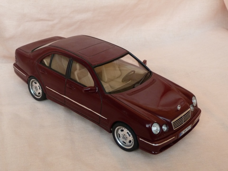 1 210. Mercedes-Benz w210 1:43 Welly. Mercedes Benz w210 моделька. Mercedes w210 Welly. Масштабная модель Мерседес w210.